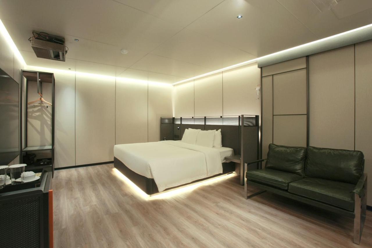 L&L City Hotel Чеджу Екстериор снимка